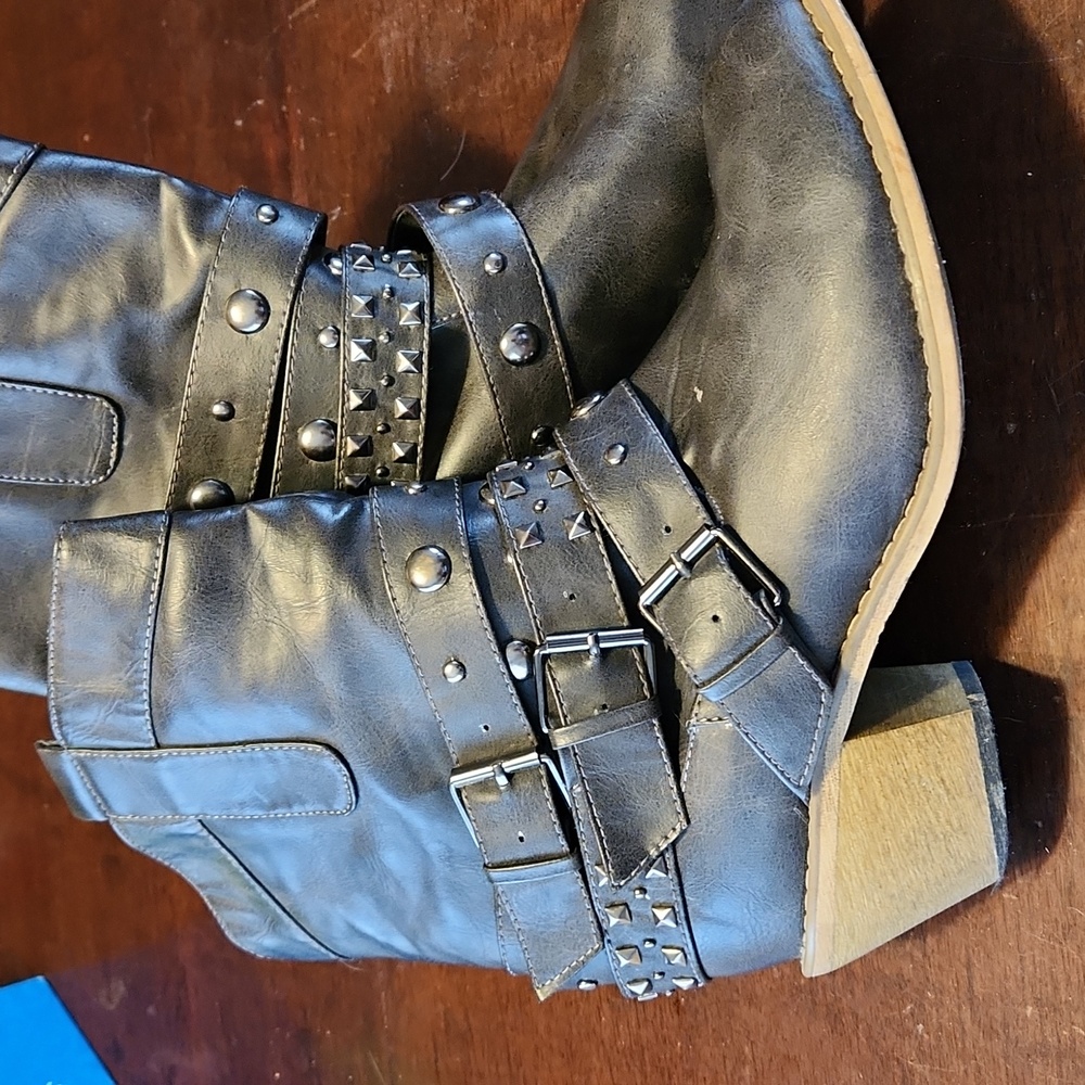 Woman's boots